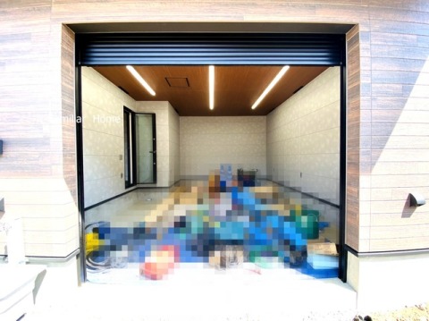 雨の日でも濡れる心配のないビルトインガレージ。