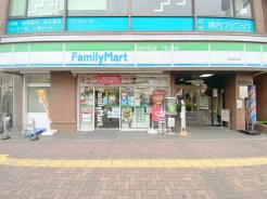 ファミリーマート昭島駅前店