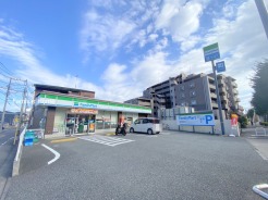 ファミリーマート昭島諏訪松中通り店